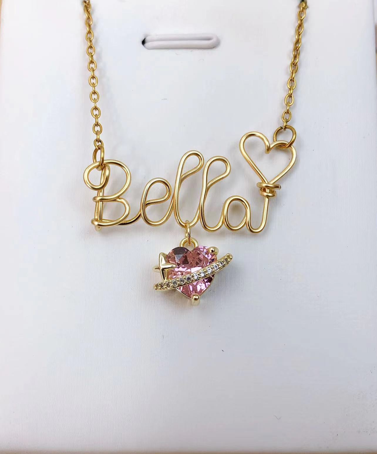 Collier de nom personnalisé fait à la main avec coeur 