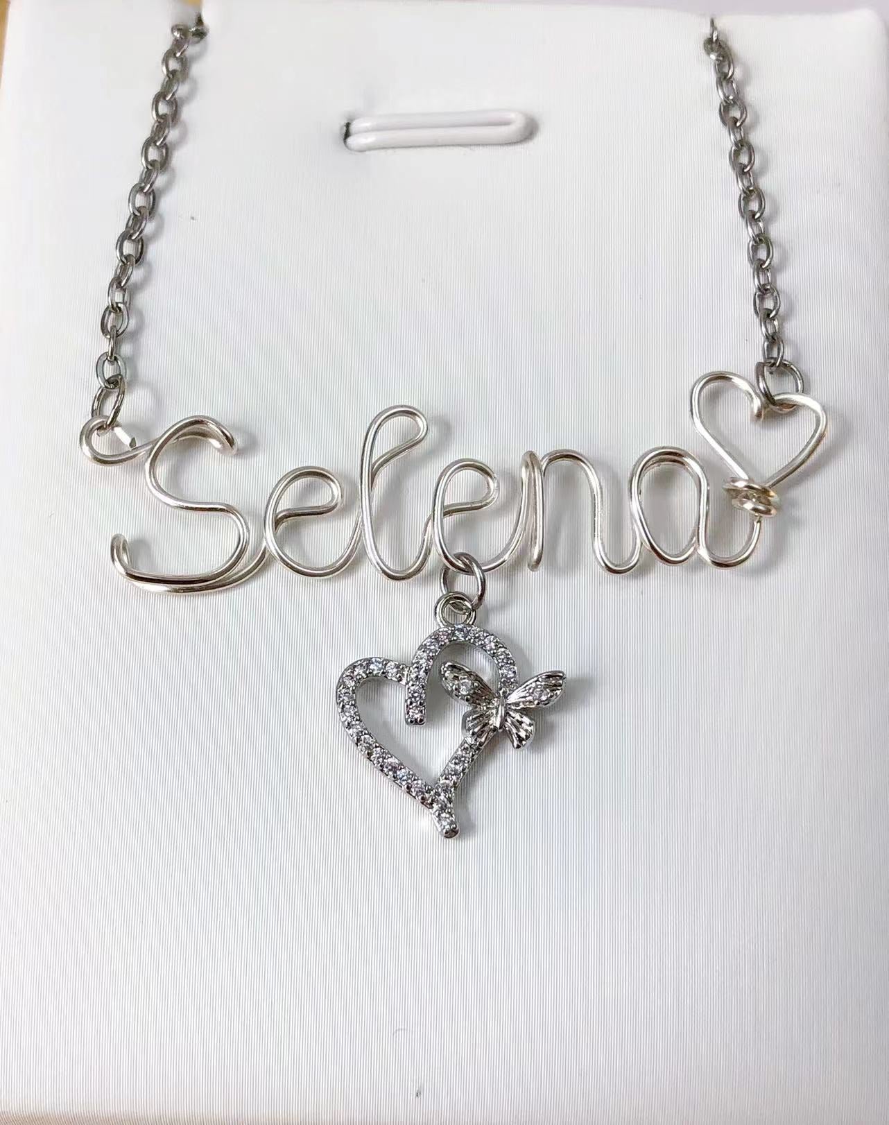 Collier de nom personnalisé fait à la main avec coeur 